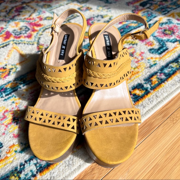 3/$30 🌻 Parker & Sky Mustard Yellow Laser Cut Wedges / Sandals, Size 6 - Picture 5 of 9